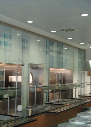 Glaswand für Großküche